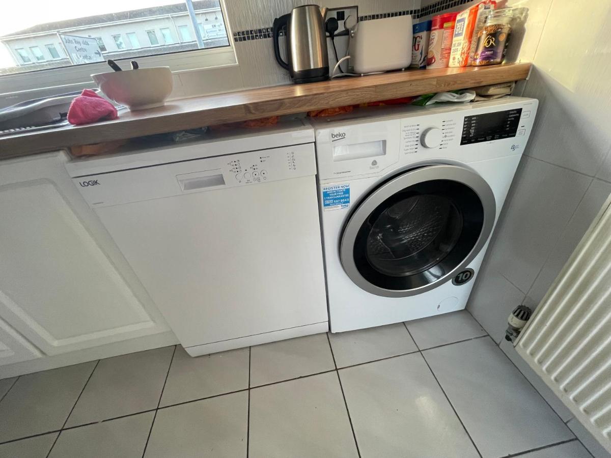 Holiday Home Cardiff City Sleeps 7 Kültér fotó