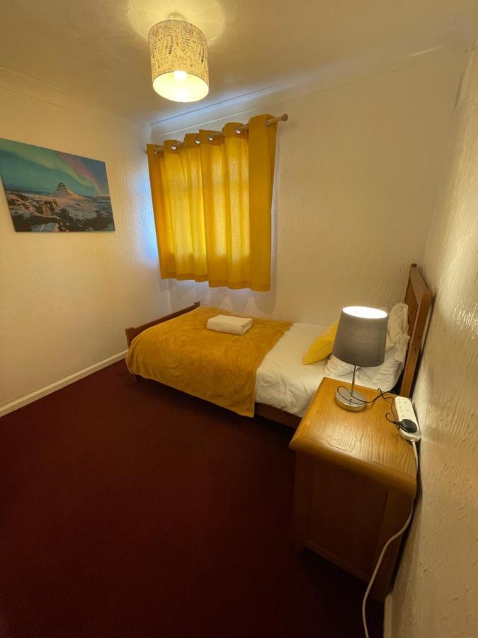 Holiday Home Cardiff City Sleeps 7 Kültér fotó